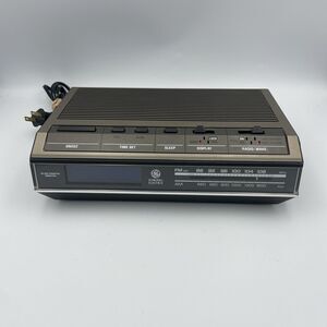 GE Radio Alarm Clock Model: 7-4642A-Vintage 1983-AM/FM-Blue Digits-Tested Works